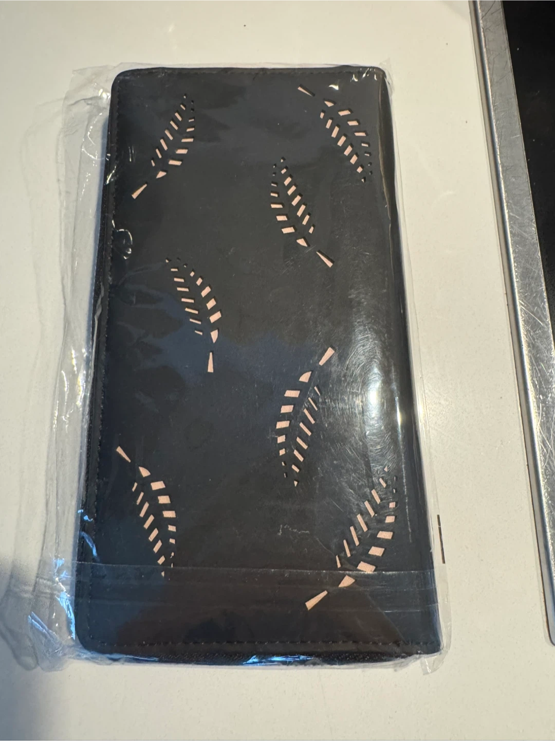 New Vegan Leather Women Wallet - Carved Leaves - photo 2