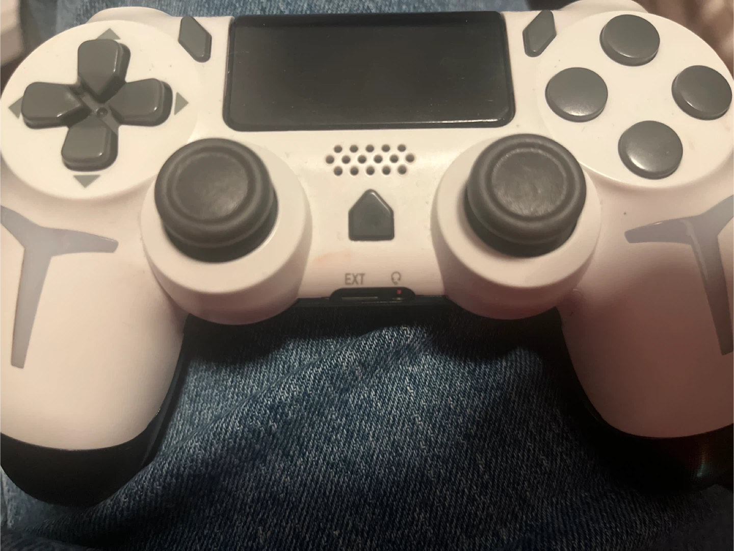 White PS4 Dualshock 4 Controller
