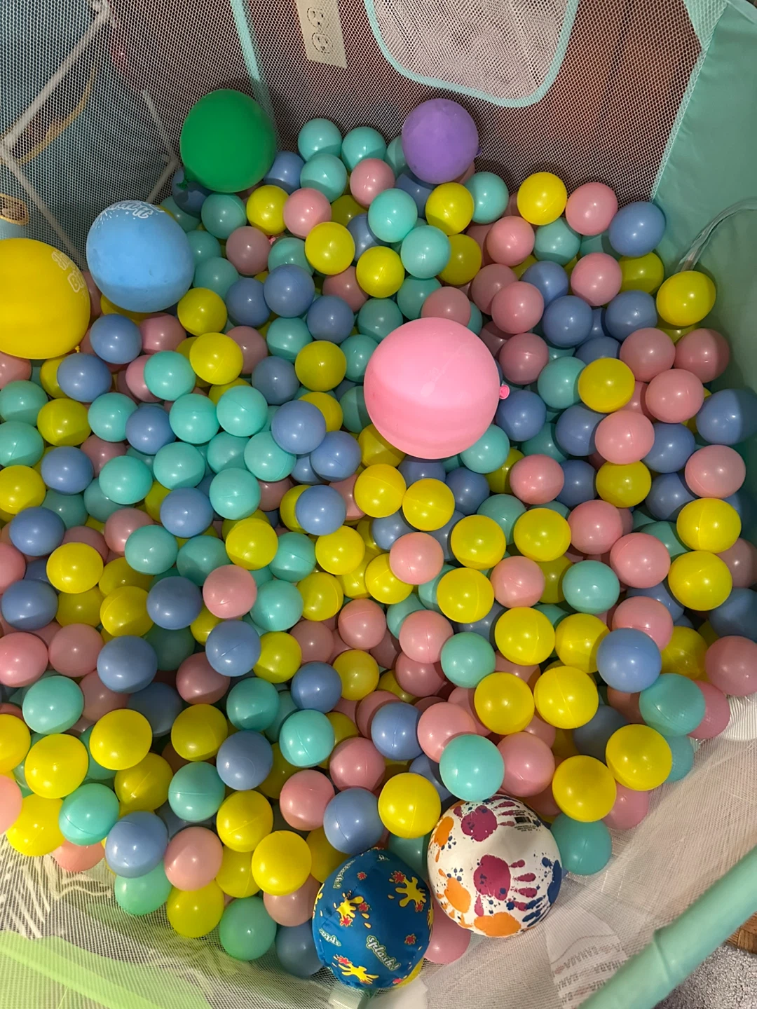 Kids Ball Pit with Balls