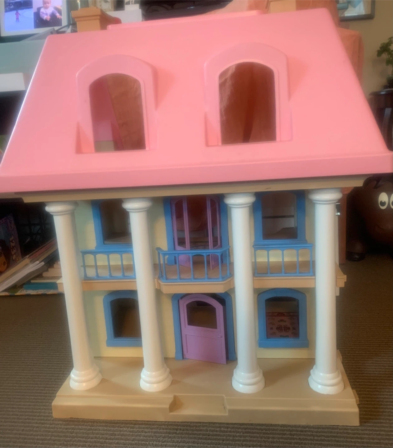 Dollhouse with Furniture