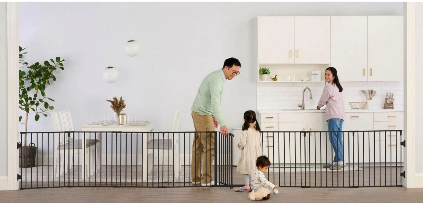 Regalo 2-in-1 Super Wide Barrier & Play Yard - photo 3