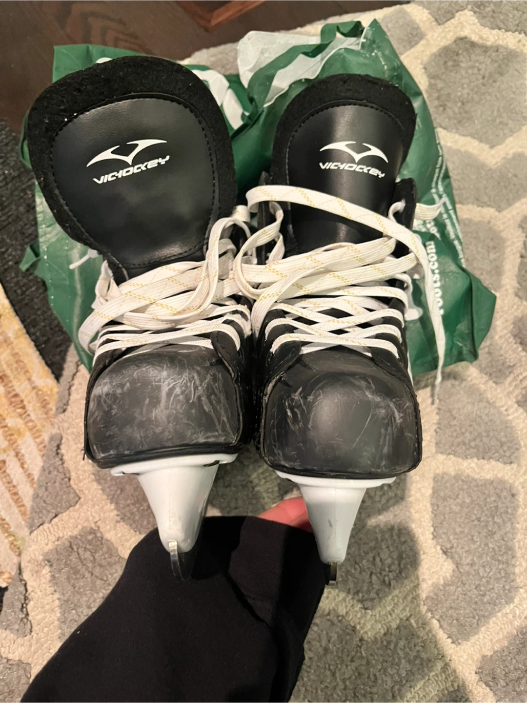 Vic Hockey Ice Skates - Size 4 - photo 2
