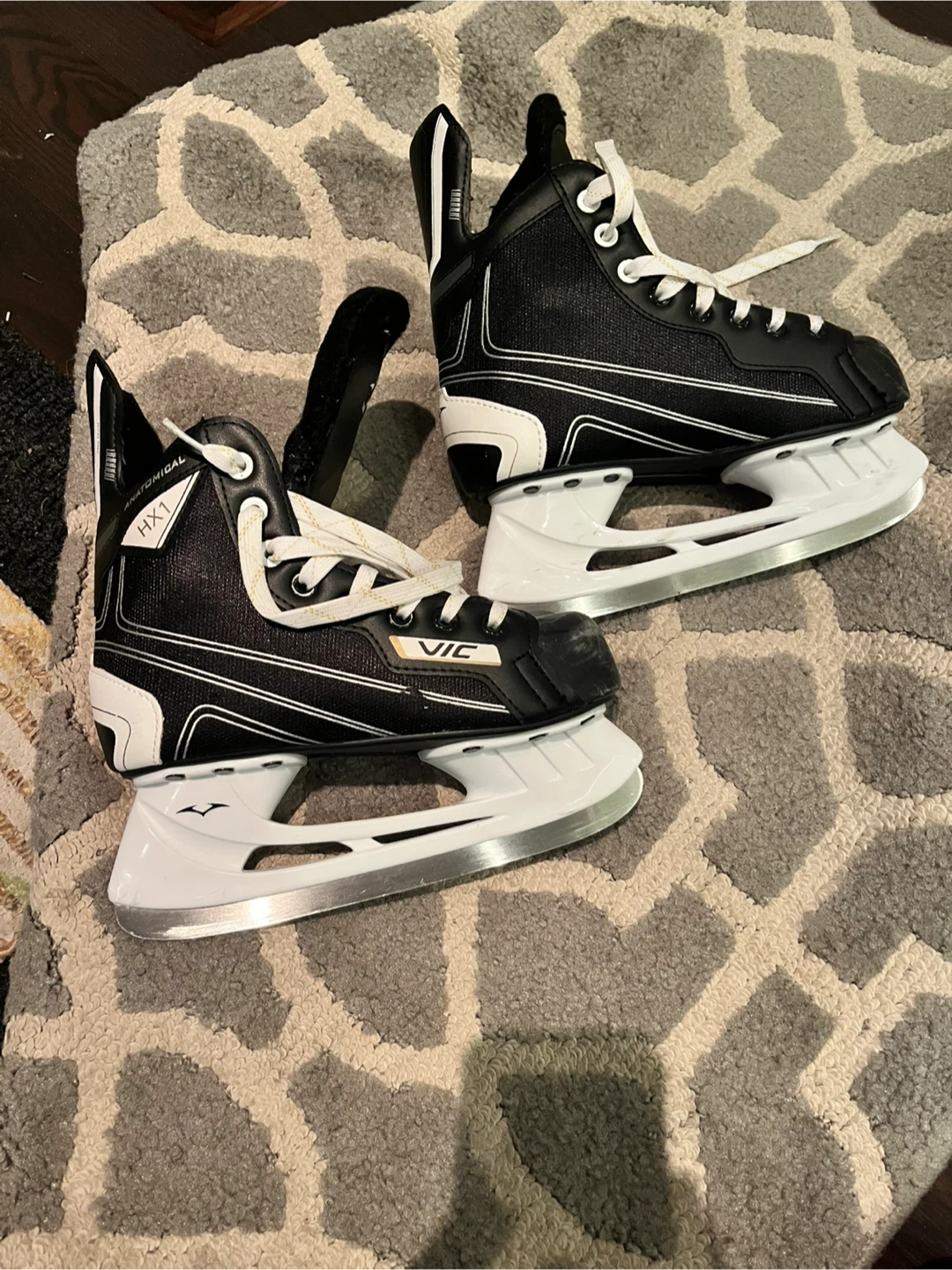 Vic Hockey Ice Skates - Size 4