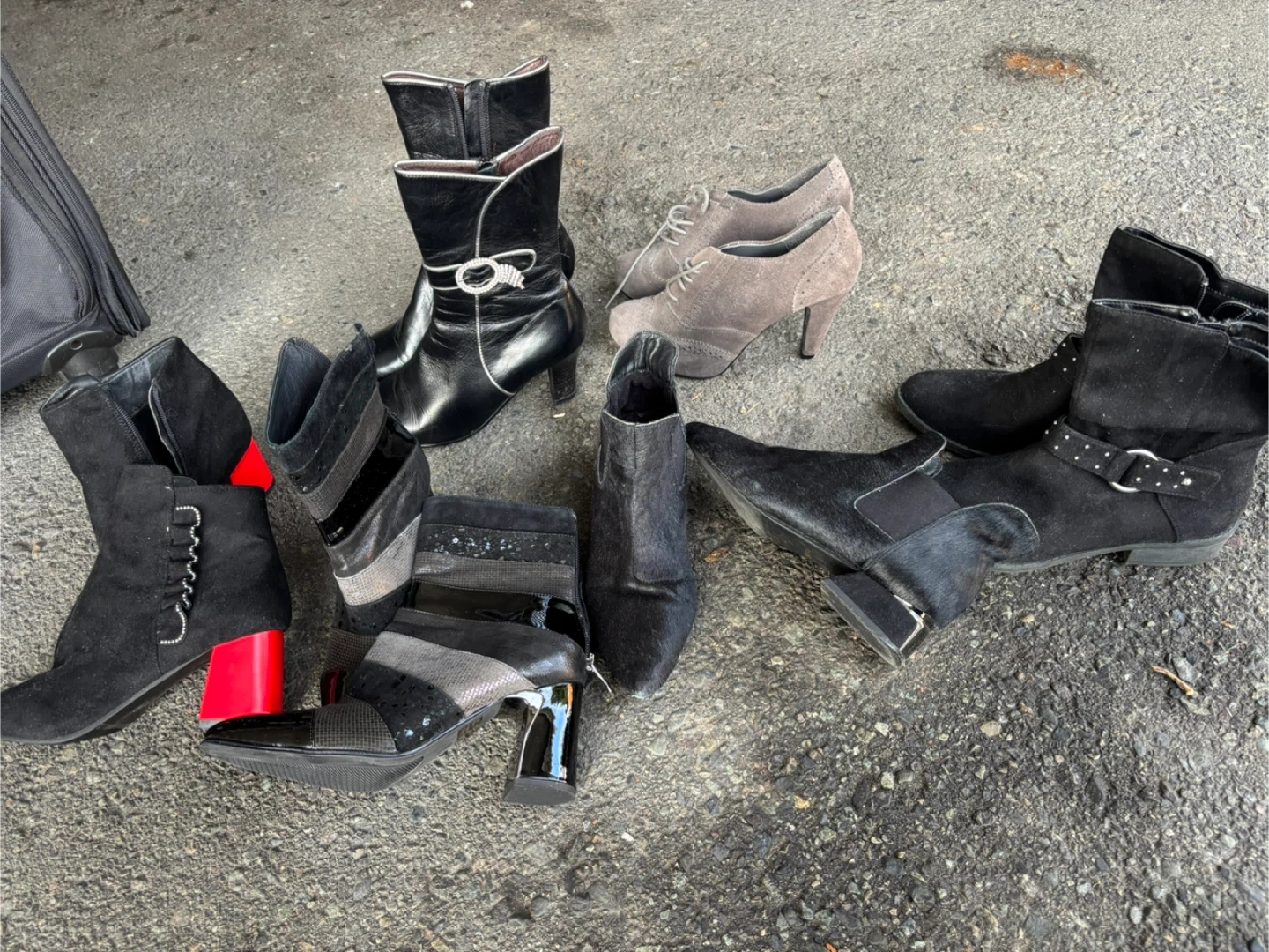 Boots for women 10 dollars each - photo 2