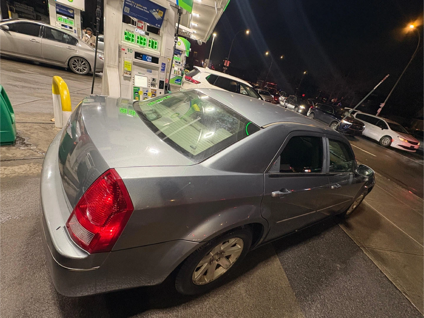 Chrysler 300 Sedan - Gray - photo 5