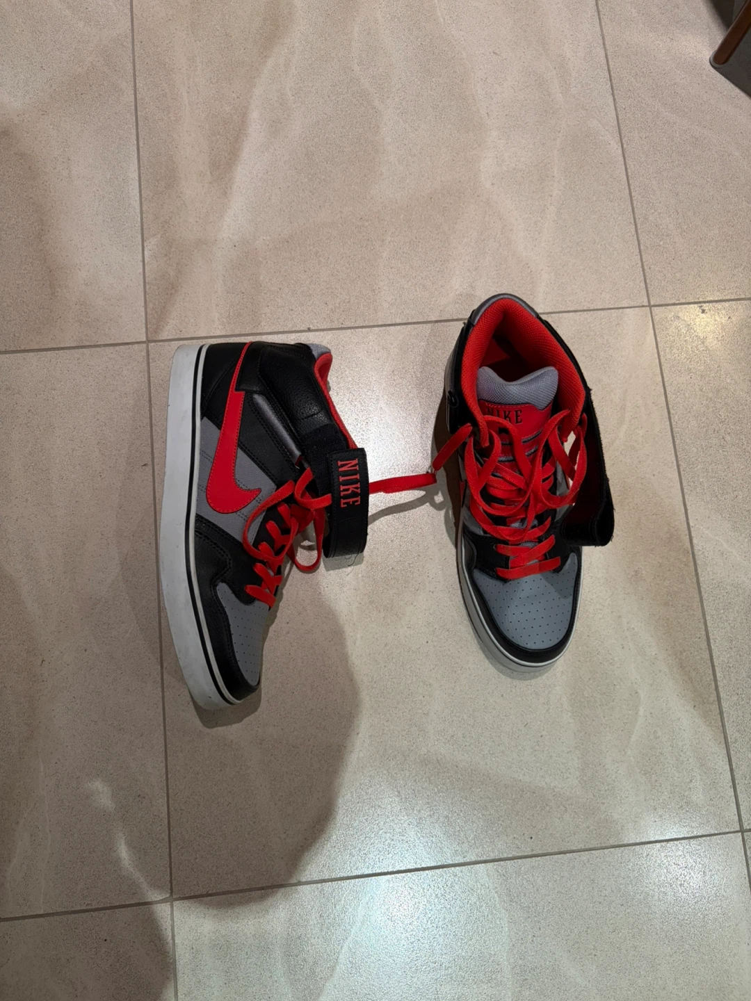 Nike Shoes Size 10 US - photo 2