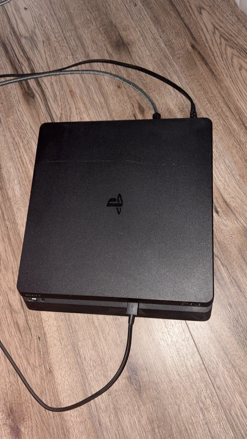 PlayStation 4 slim