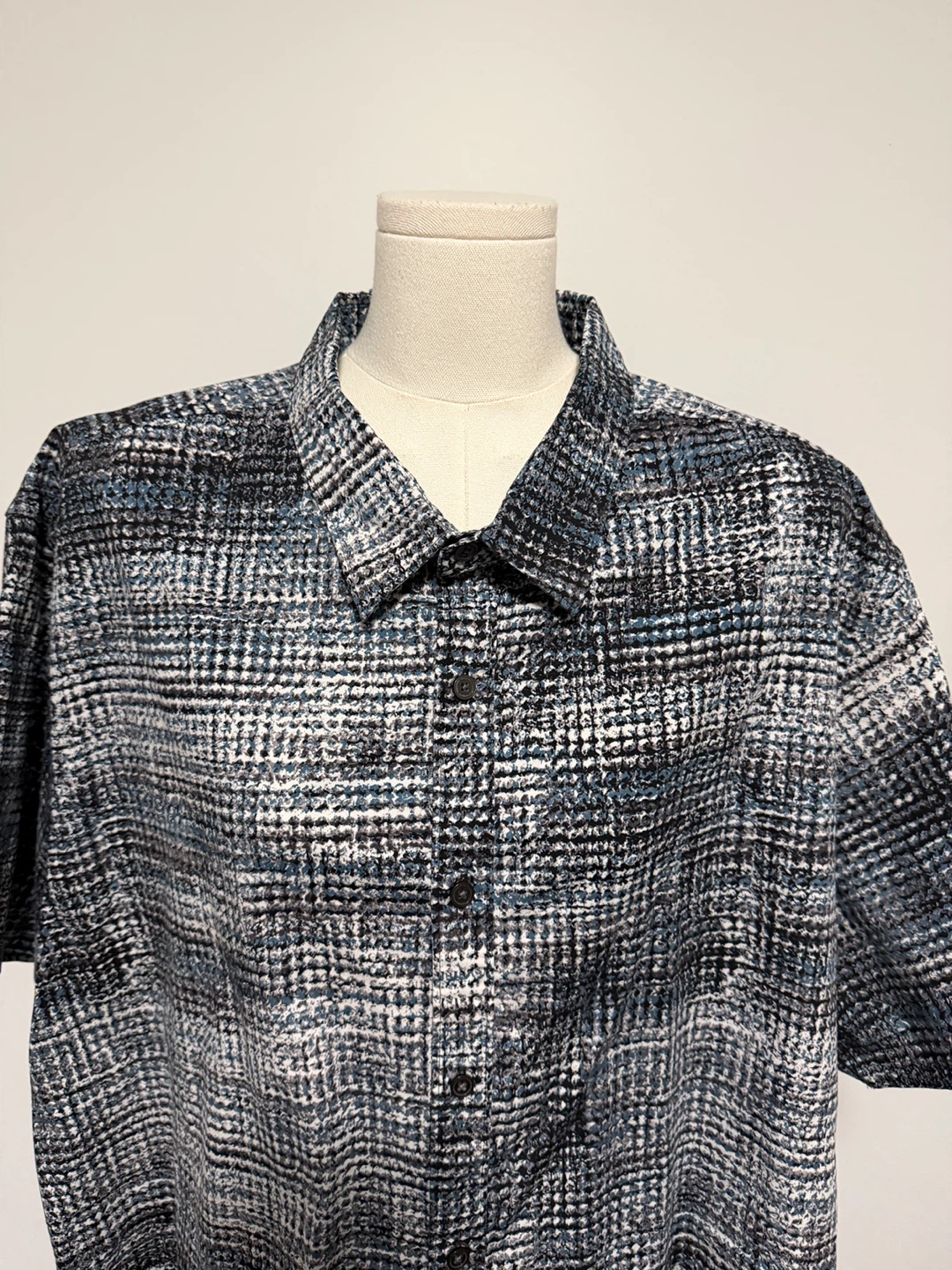 DKNY Patterned Short Sleeve Shirt Men’s - photo 2