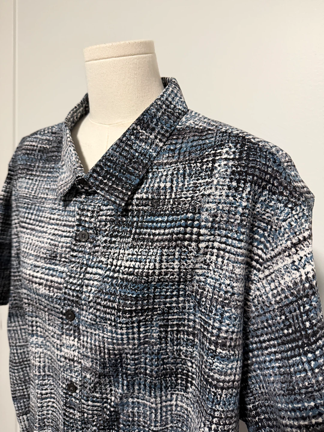 DKNY Patterned Short Sleeve Shirt Men’s - photo 3