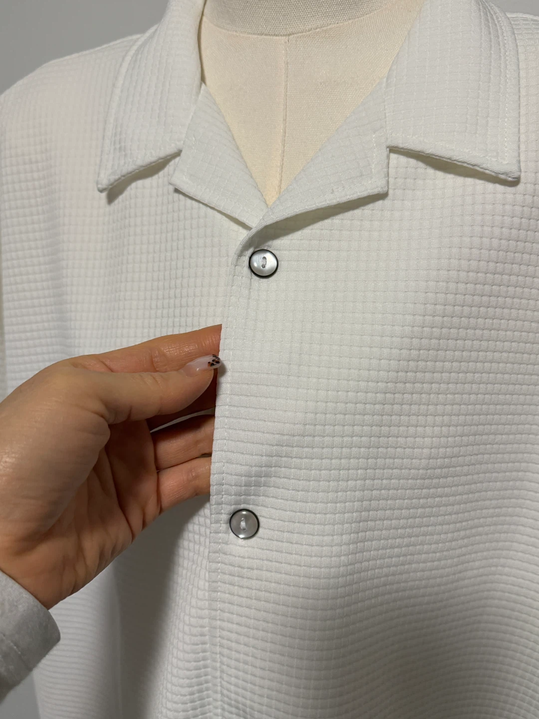 Men’s White Waffle Knit Button-Up Shirt - photo 3