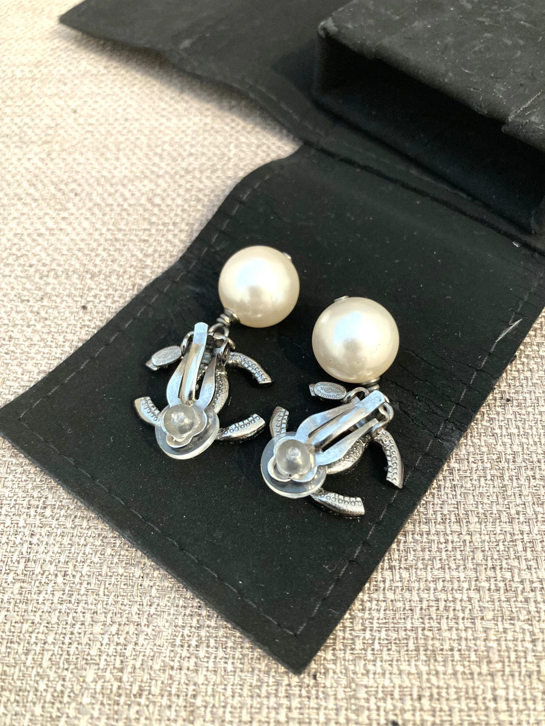 100% Authentic Chanel Logo Pearl Drop Clip On Earrings - photo 5