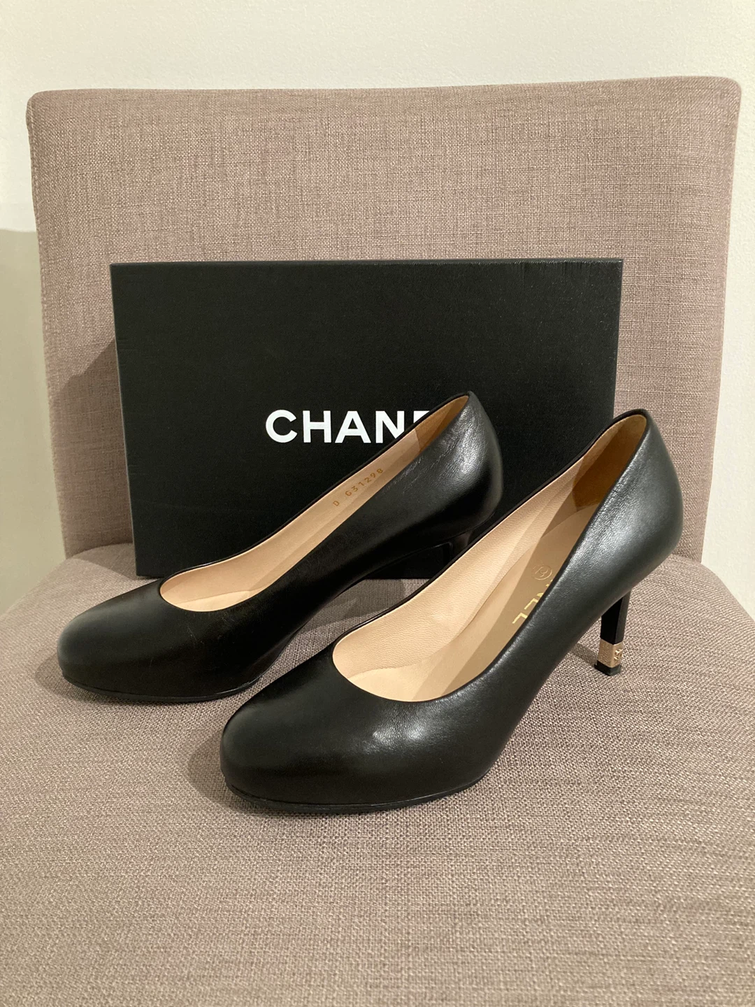 100% Authentic Chanel Leather Pump Heels Shoes - photo 2