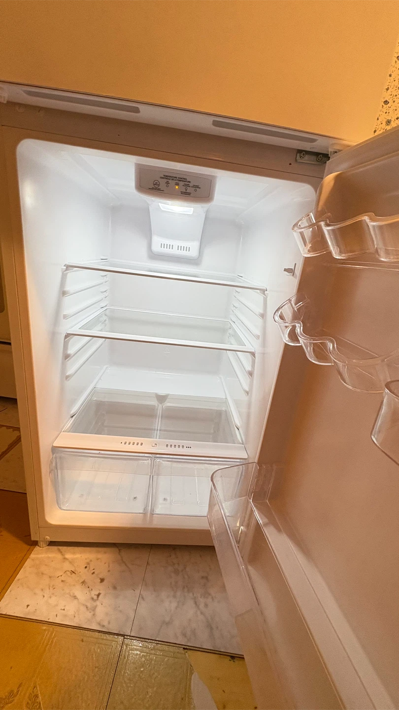 Magic Chef HMDR1000WF Fridge - photo 4