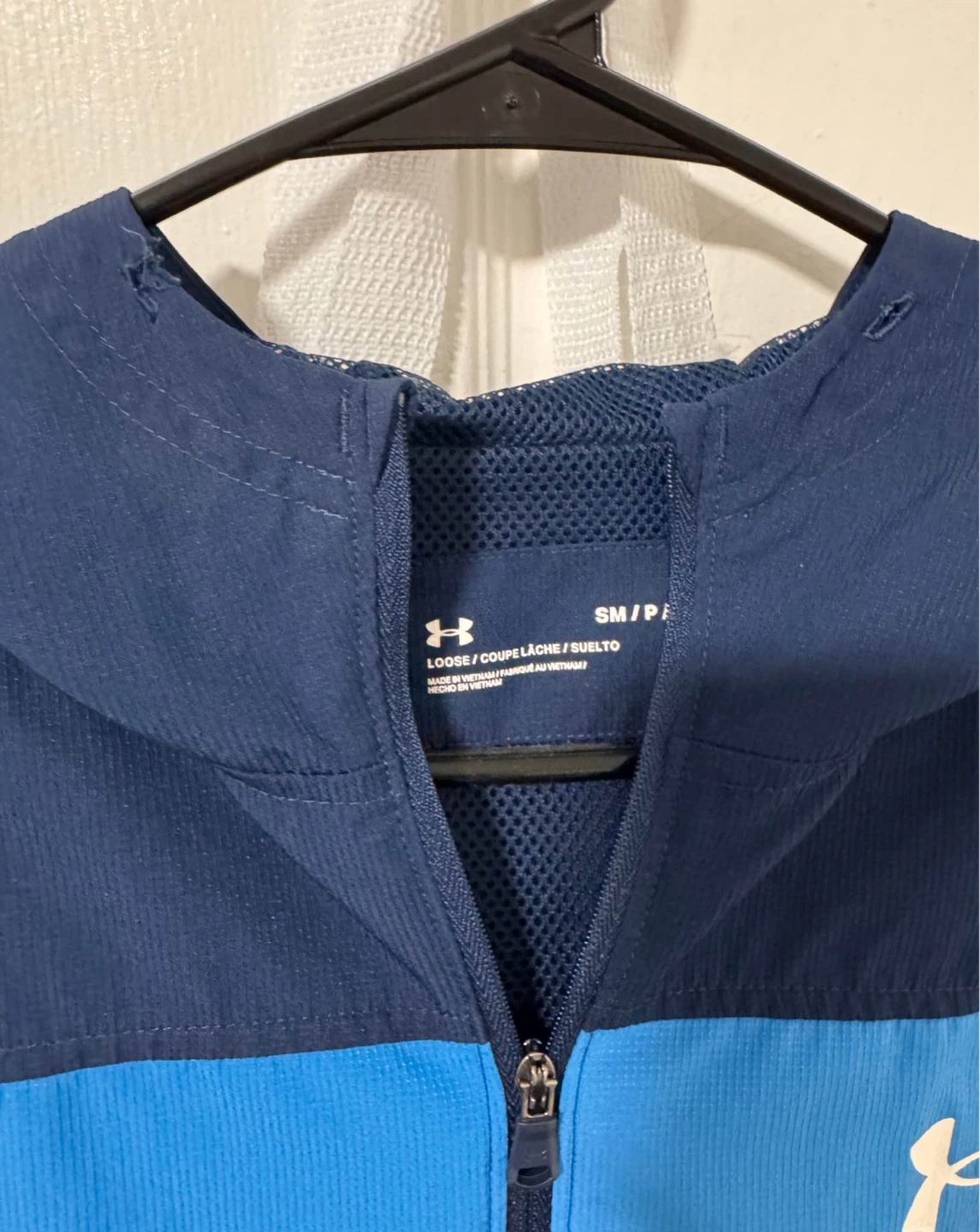 Under Armour Hooded Jacket - Size Small - photo 2