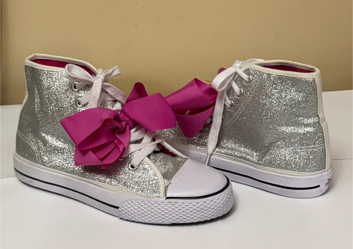 JoJo Siwa Silver Shoes with Pink Bow size 4 - photo 2