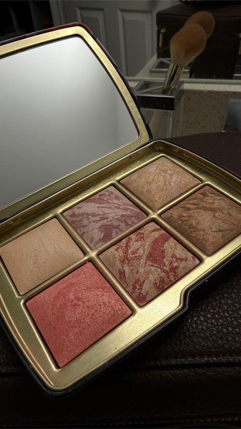 Hourglass Horse Limited Ambient Lighting Edit Palette - photo 2