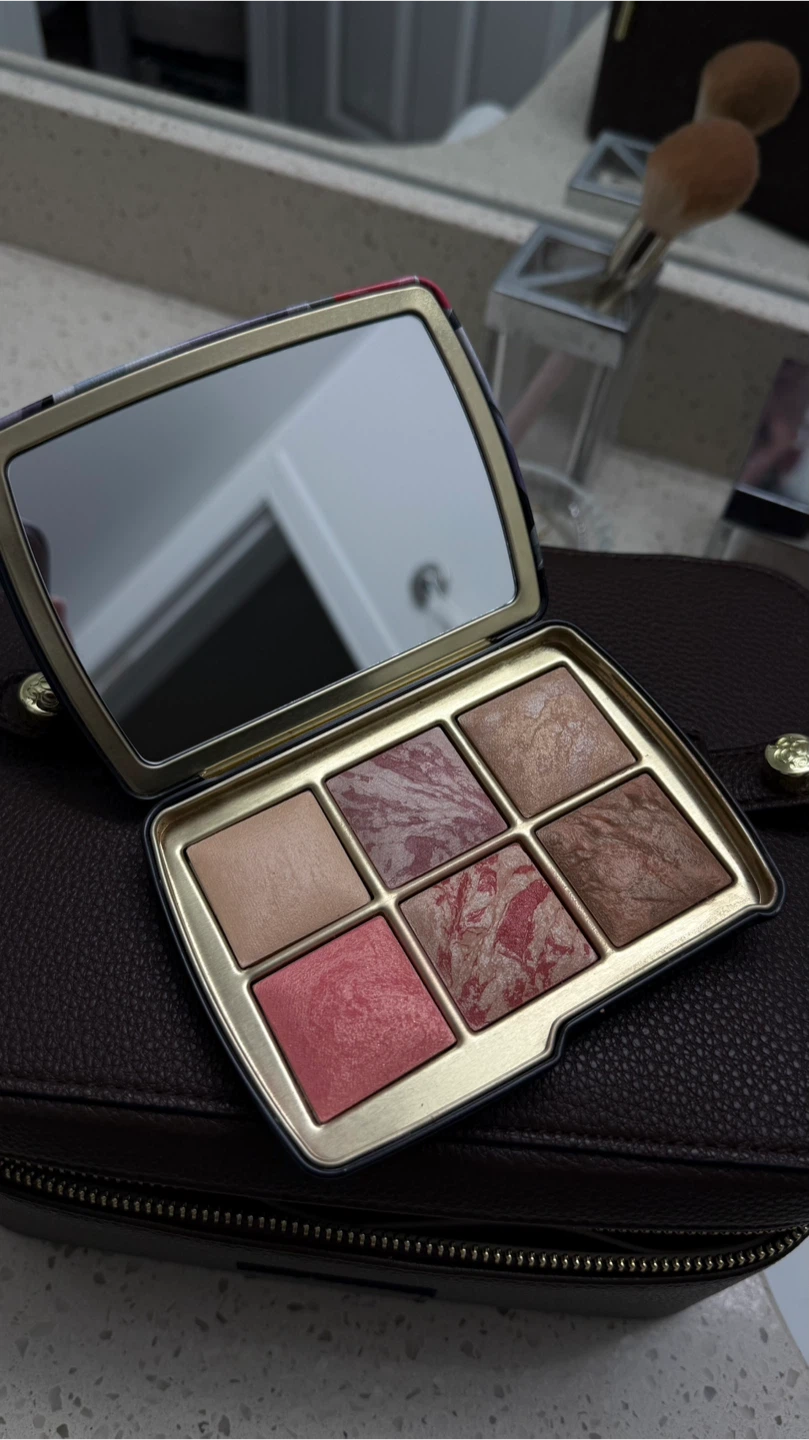Hourglass Horse Limited Ambient Lighting Edit Palette - photo 3