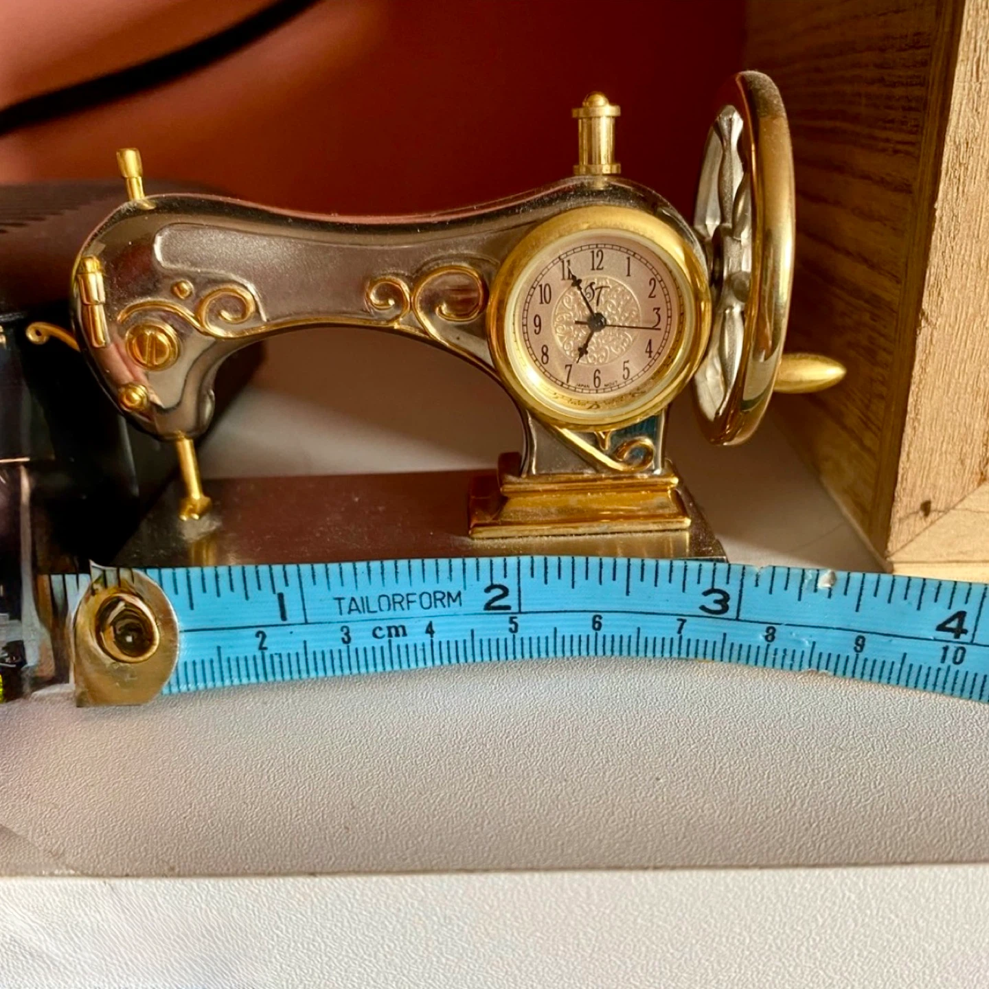 Novelty Sewing Machine Clock Unique Home Decor - photo 2