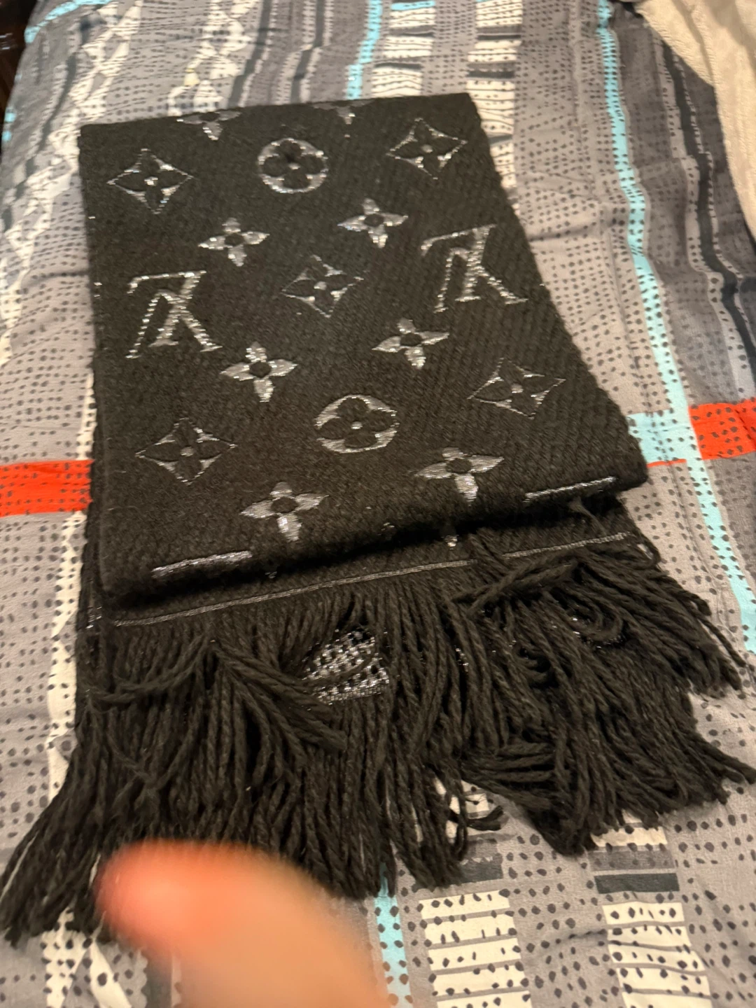 Louis Vuitton Black Scarf - photo 3