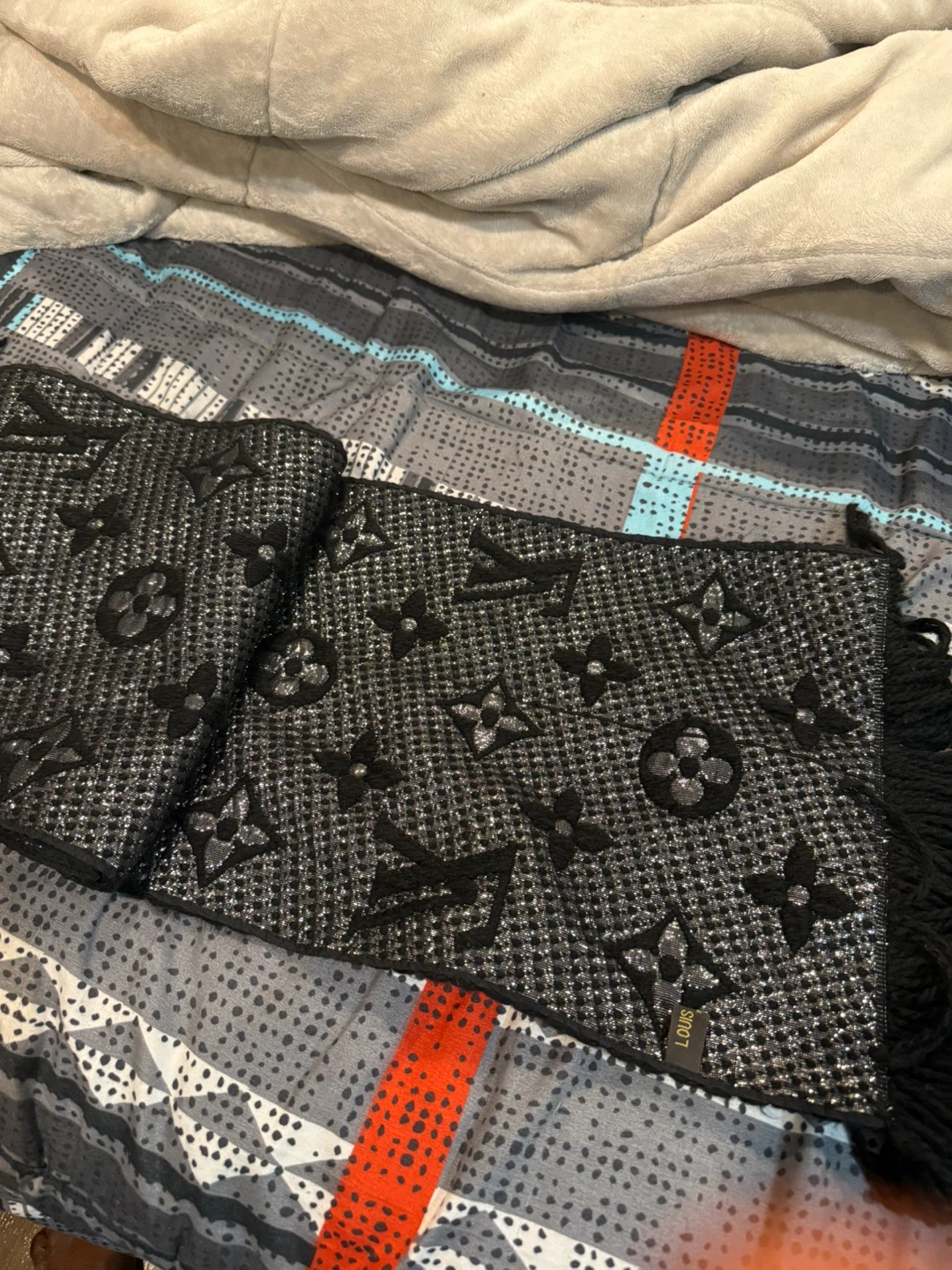 Louis Vuitton Black Scarf - photo 5
