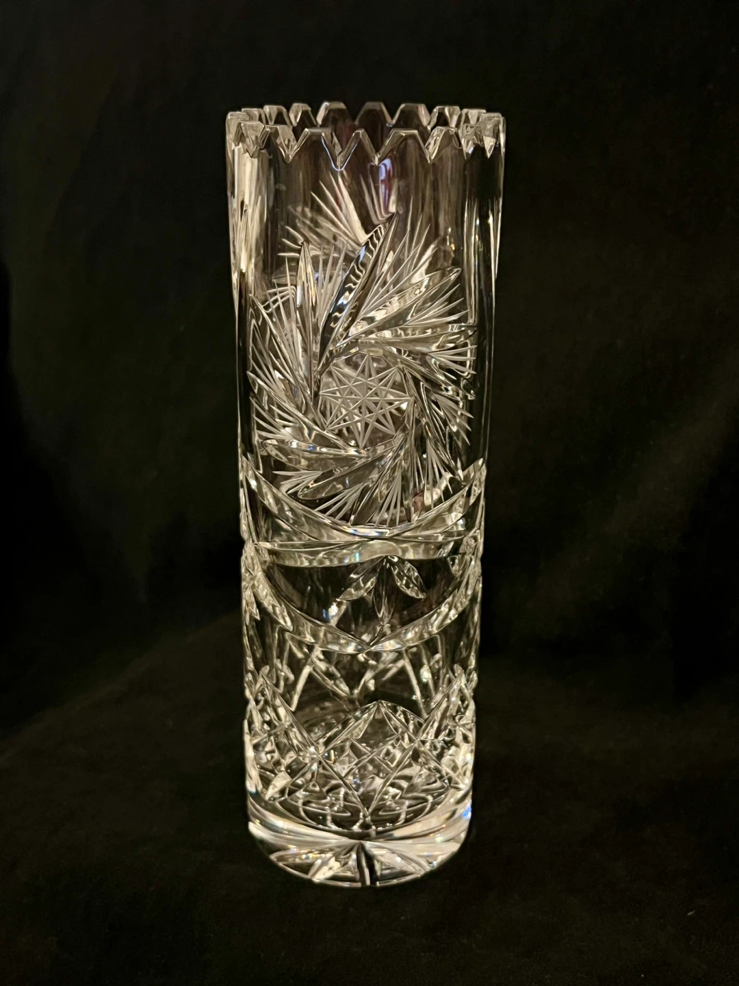 Vintage hand cut pinwheel 24% cryptal glass vase
