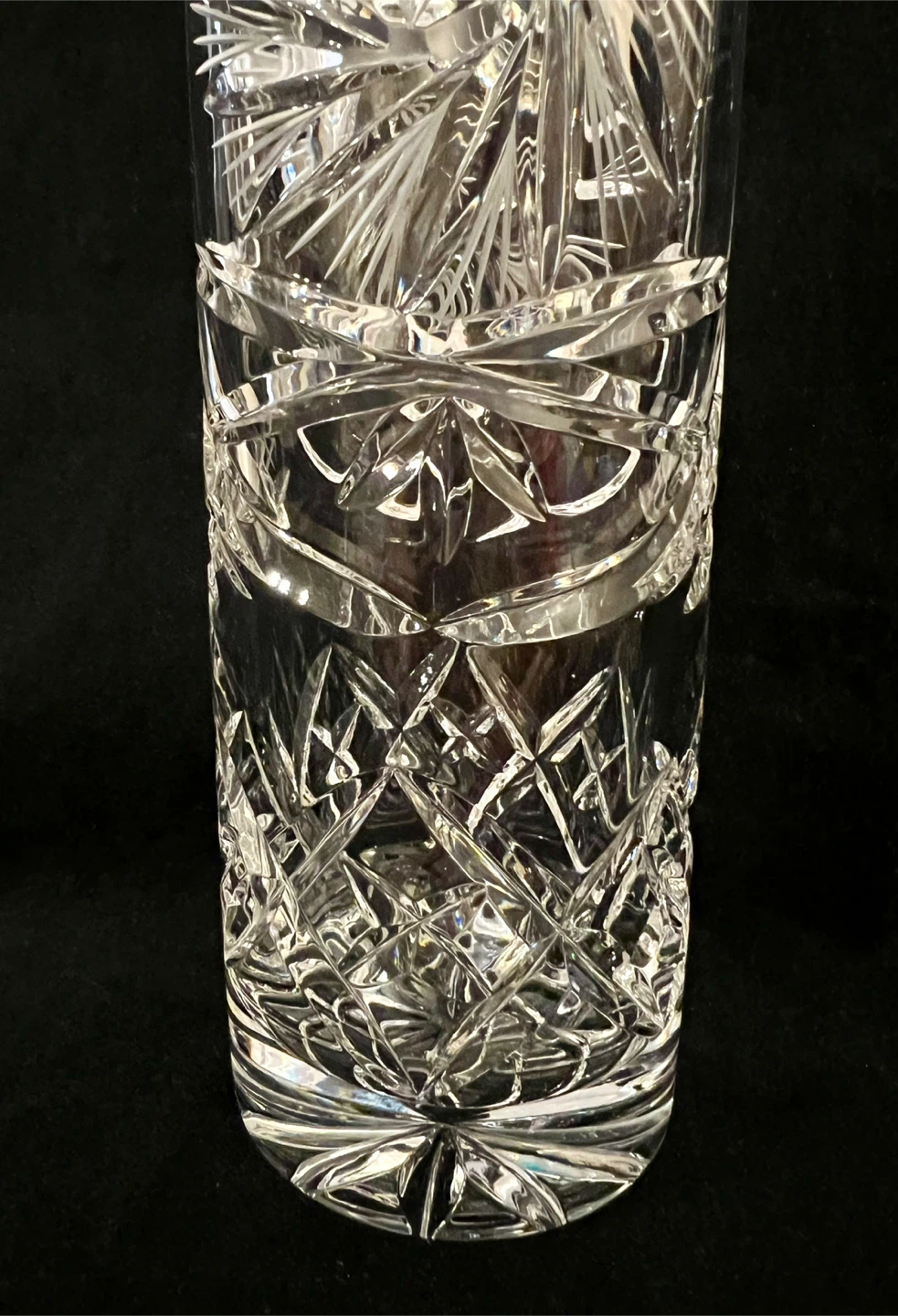 Vintage hand cut pinwheel 24% cryptal glass vase - photo 3
