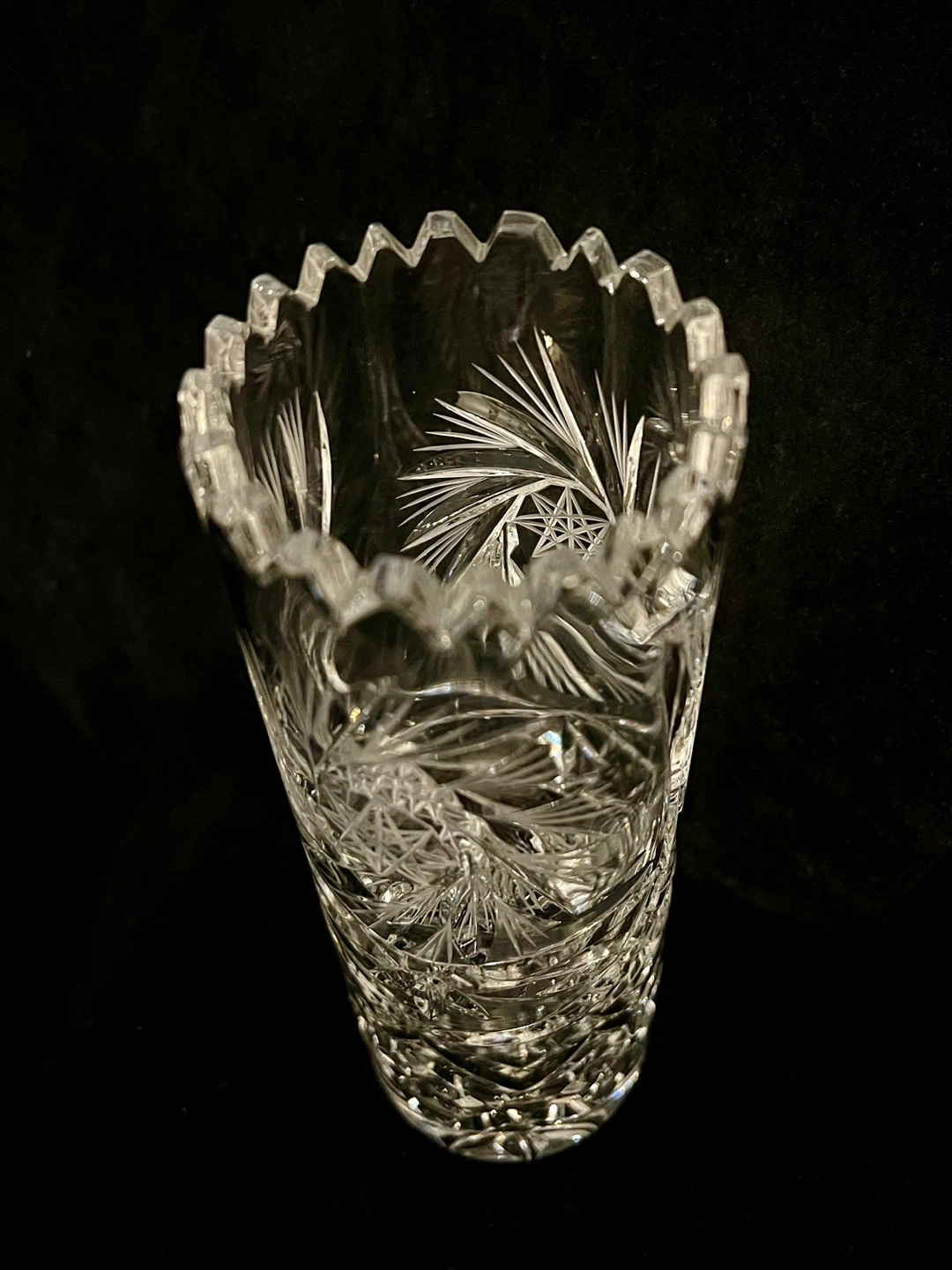 Vintage hand cut pinwheel 24% cryptal glass vase - photo 4