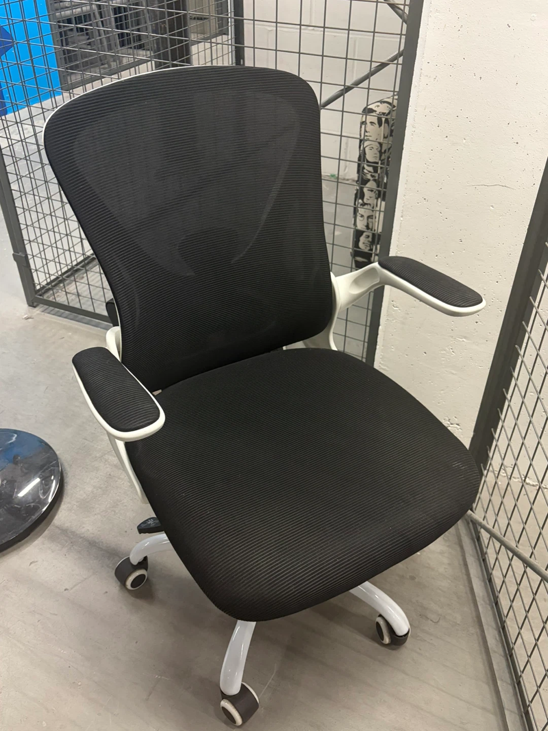 Office Chair - Black & White - photo 2