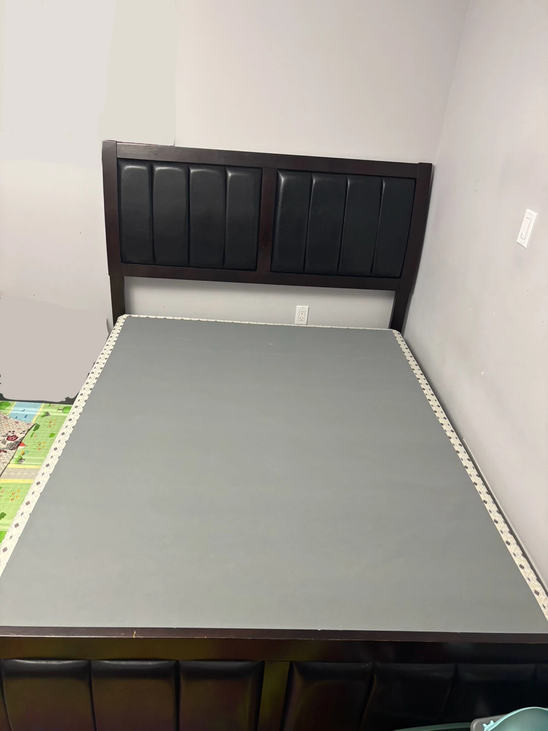 Queen bed with mattress box