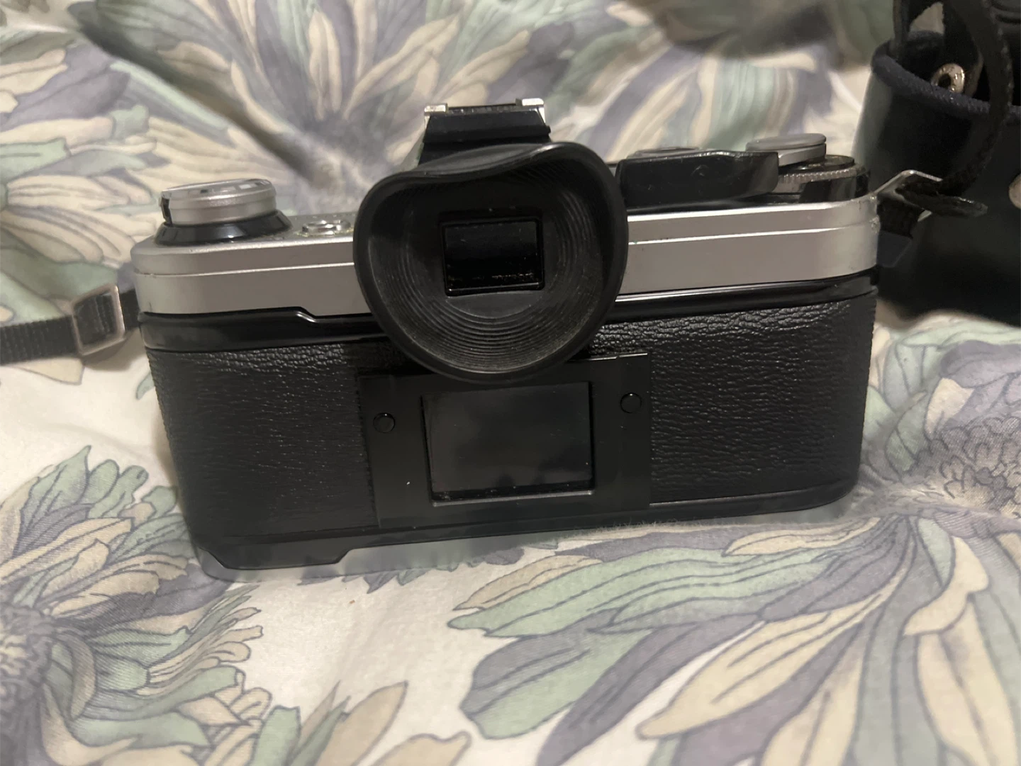Canon AE-1 35mm Film Camera w/ 50mm Lens & Case - photo 2