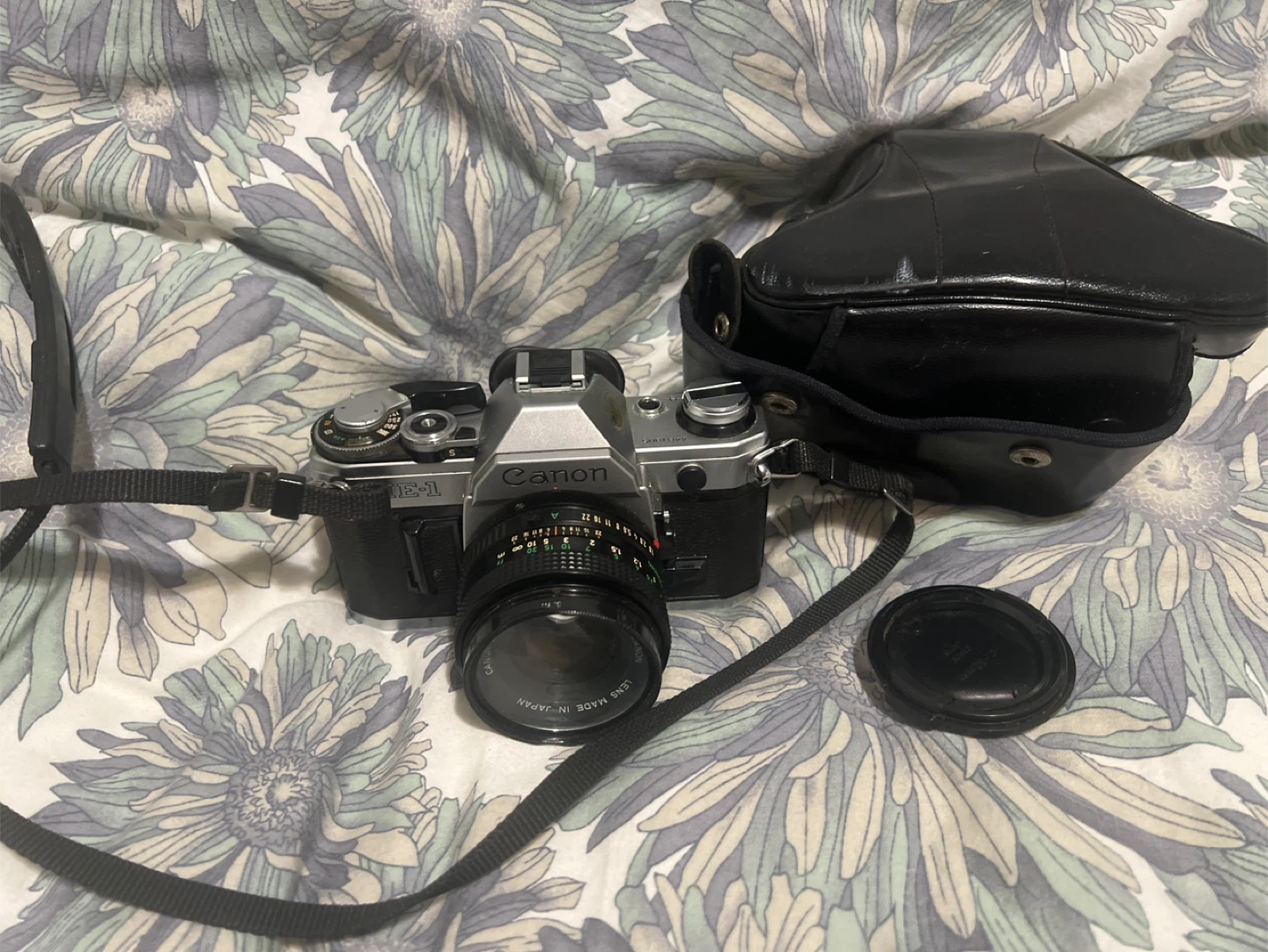 Canon AE-1 35mm Film Camera w/ 50mm Lens & Case - photo 5