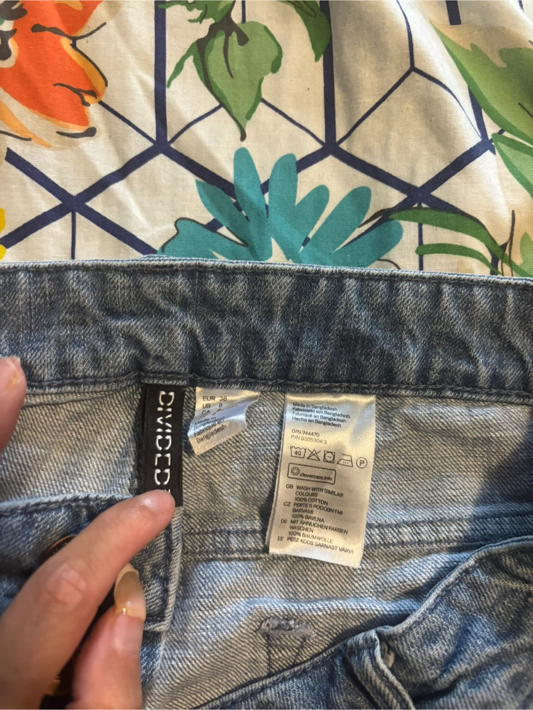 H&M Divided Denim Shorts - Size 8 - photo 2