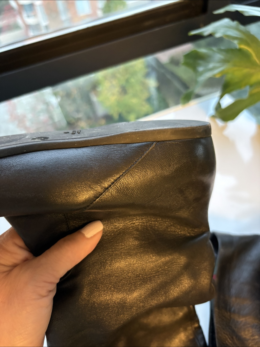 Gucci Black Leather Boots Size 37 - photo 5