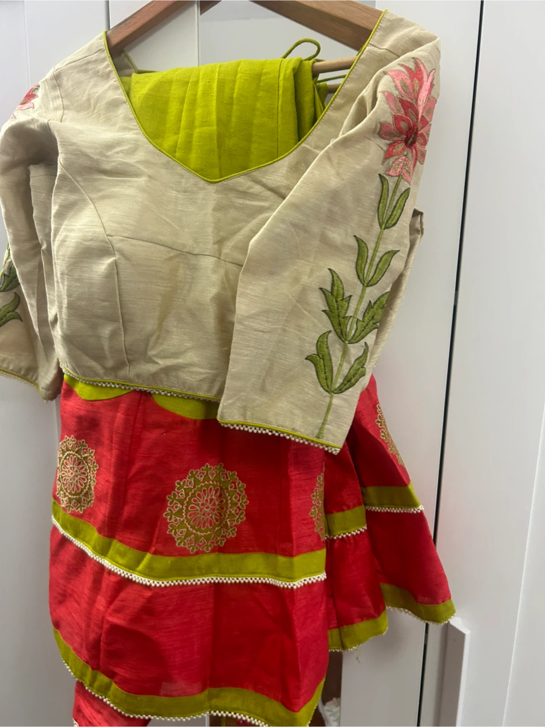 Indian Lehenga Choli Set - Red & Gold - photo 2