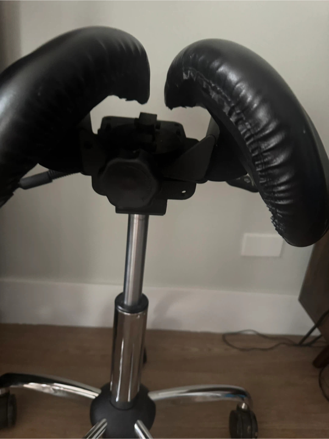 Ergonomic Divided Leather Saddle Stool Tilt Model - photo 4