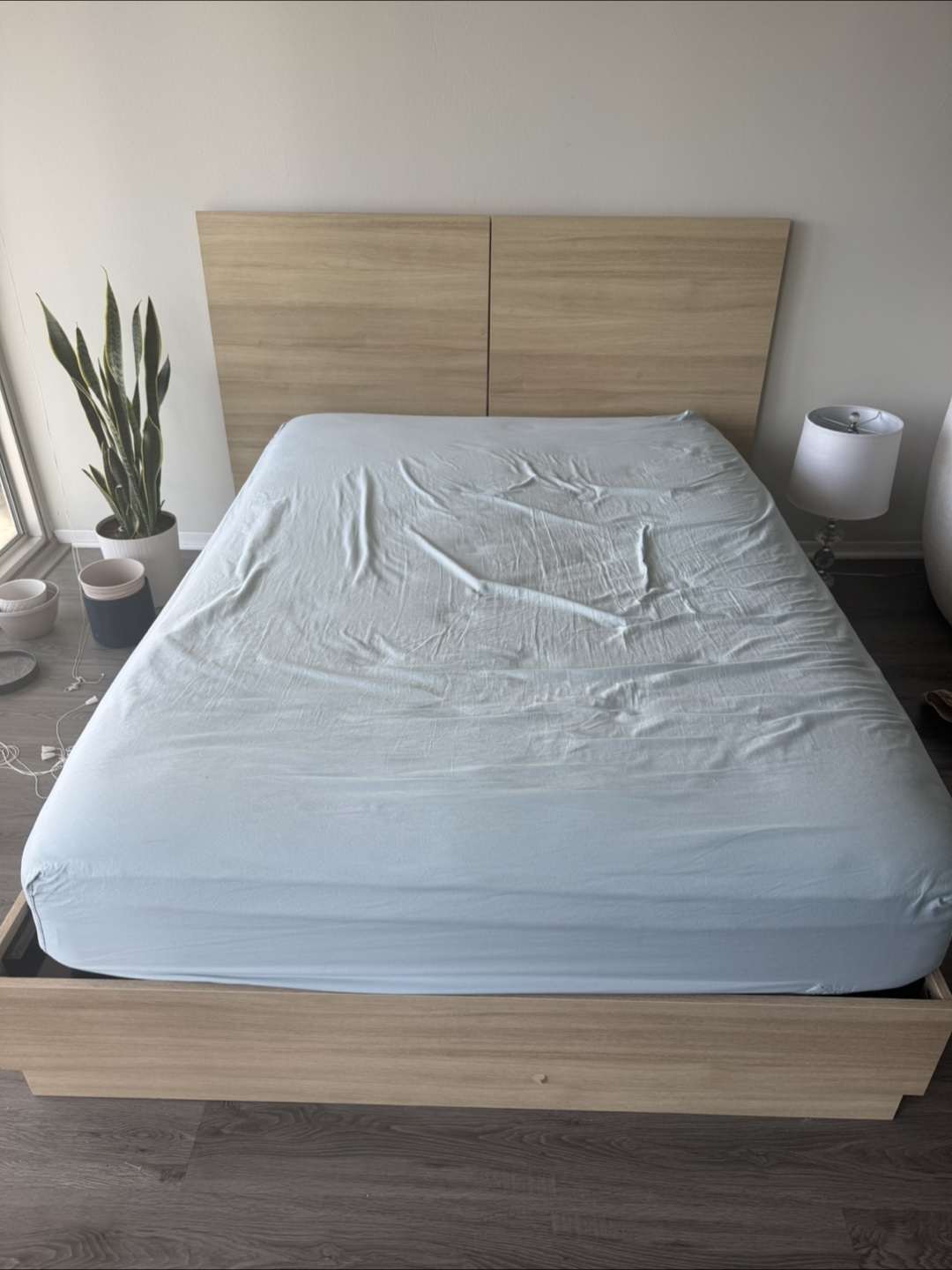 Sealy Mattress & Milano Platform Bed with Headboard