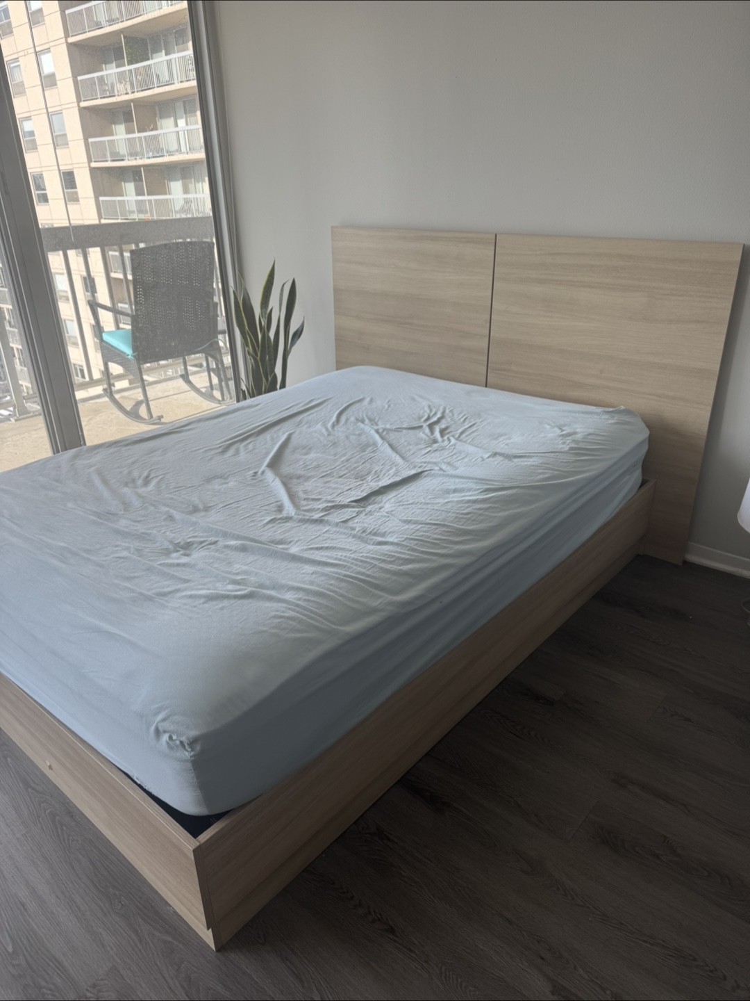 Sealy Mattress & Milano Platform Bed with Headboard - photo 2