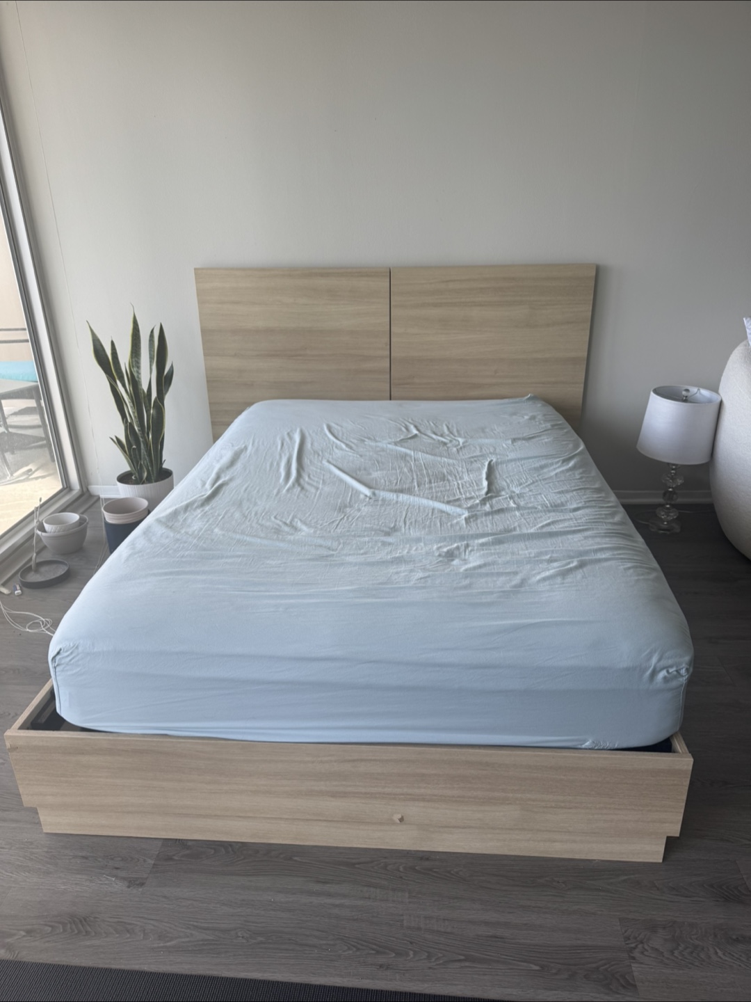 Sealy Mattress & Milano Platform Bed with Headboard - photo 3