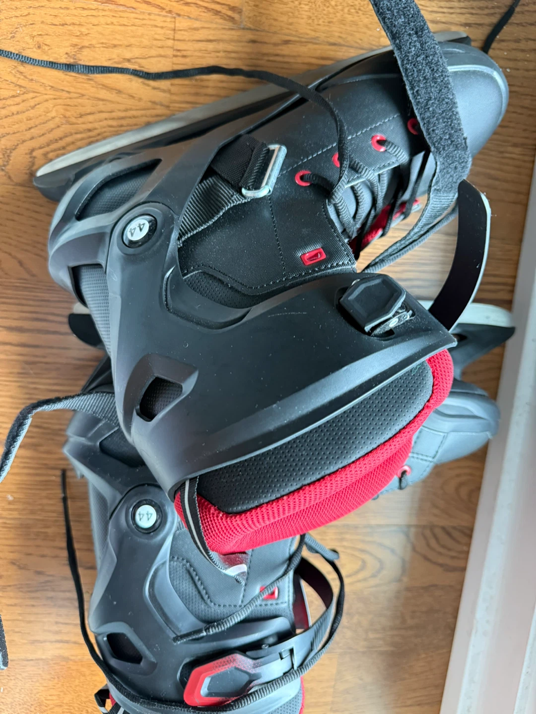Ice skates - used twice by a newbie