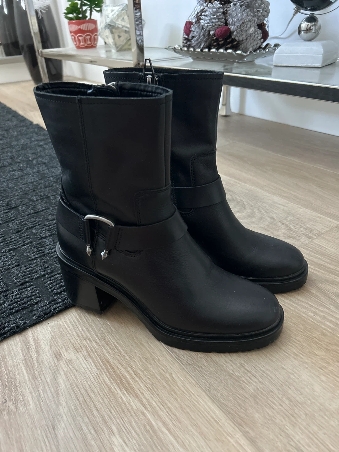 Dolce Vita Black Leather Heeled Ankle Boots, Size 7.5