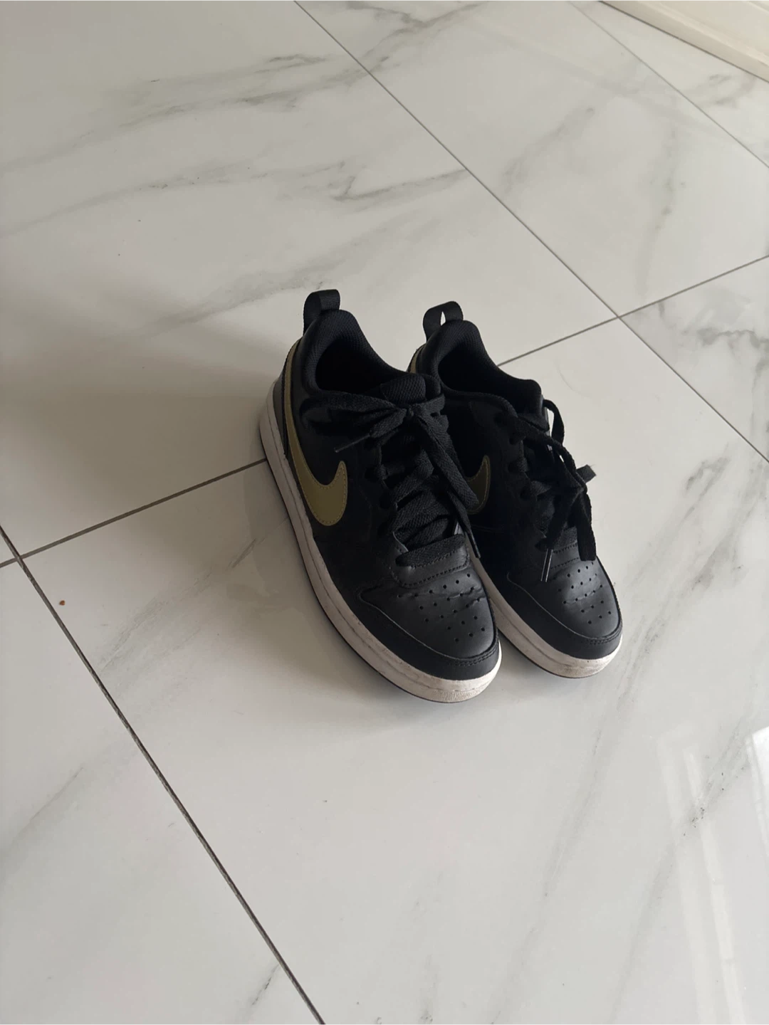 Nike Court Borough Low 2 Black/Gold Youth Size 6 - photo 2