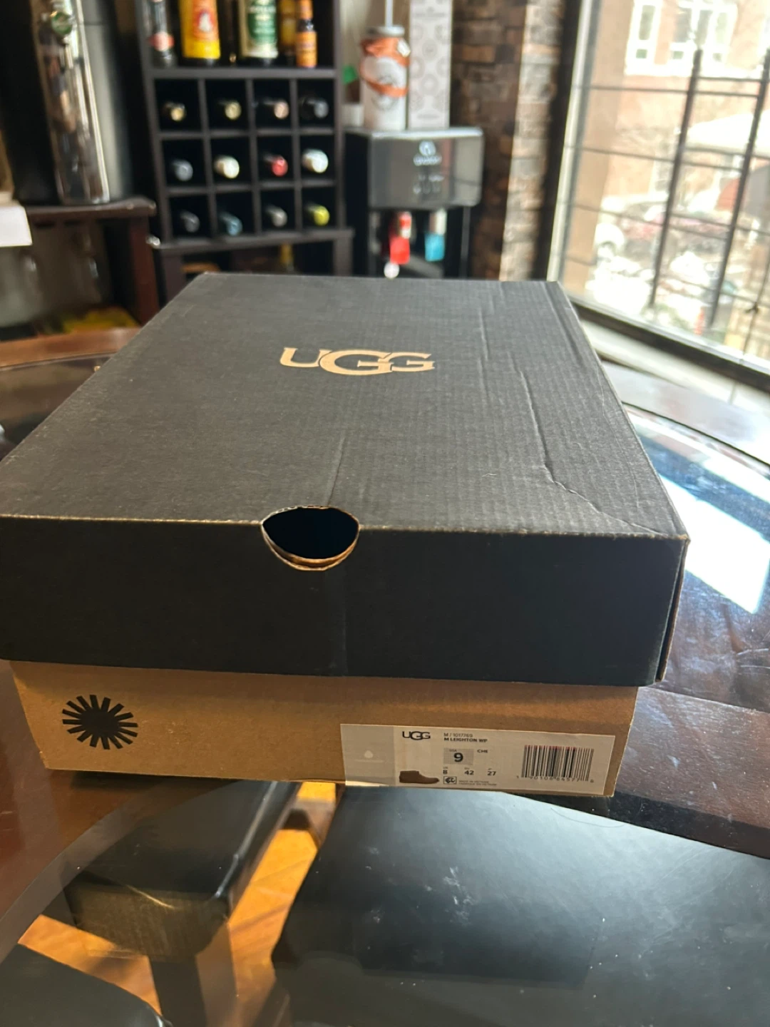 UGG M leighton- Size 9