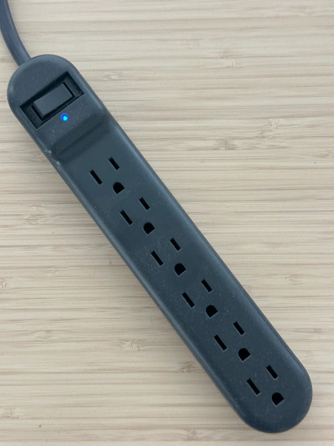 onn. 2.5 FT./76.2 cm 6-Outlet Surge Protector