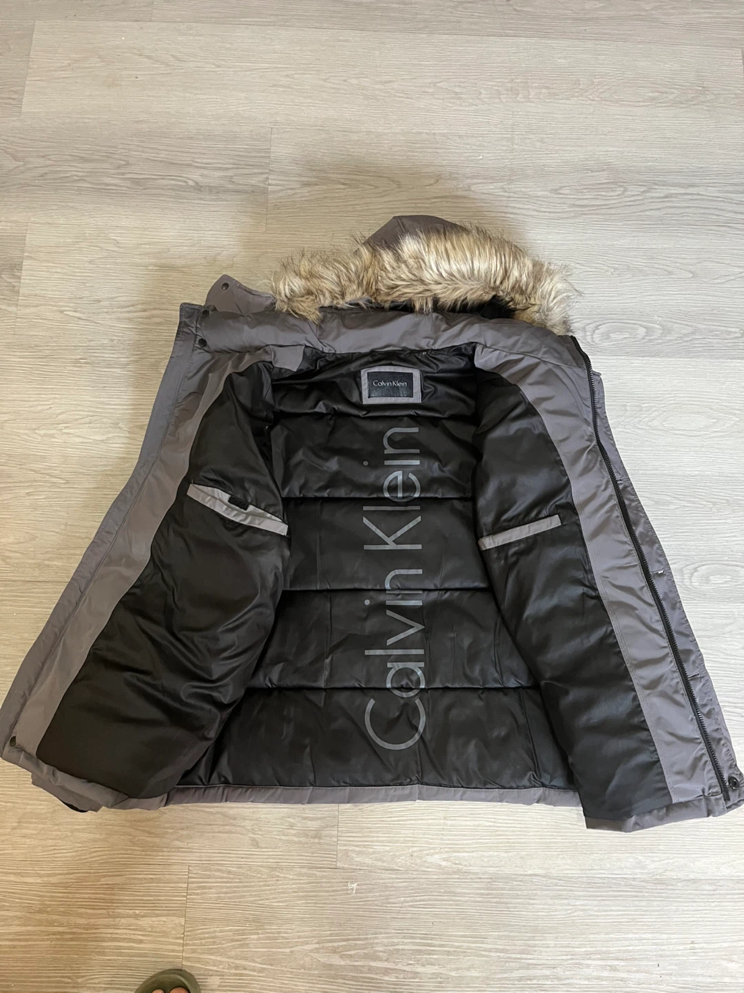 Calvin Klein Grey Winter Puffer Jacket - Size L