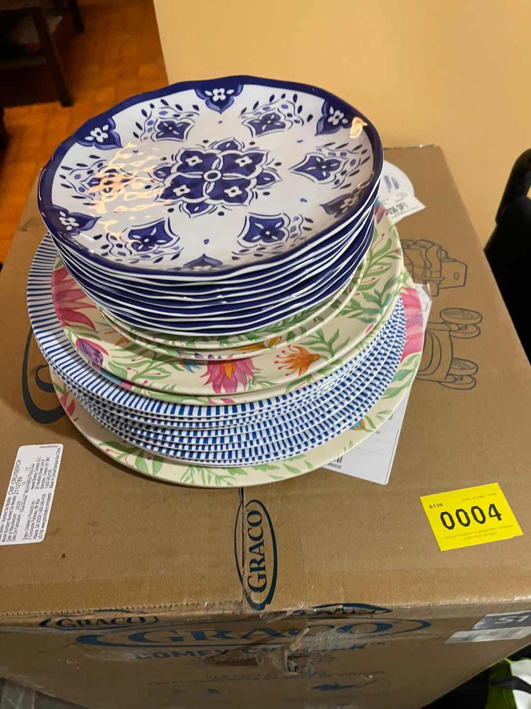 Set of Decorative Plates - photo 2
