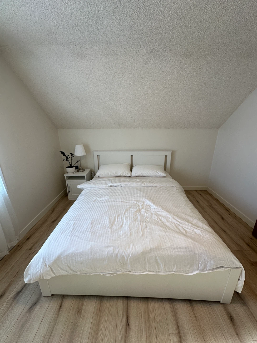 IKEA Songesand White Bed Frame (Queen) - photo 2