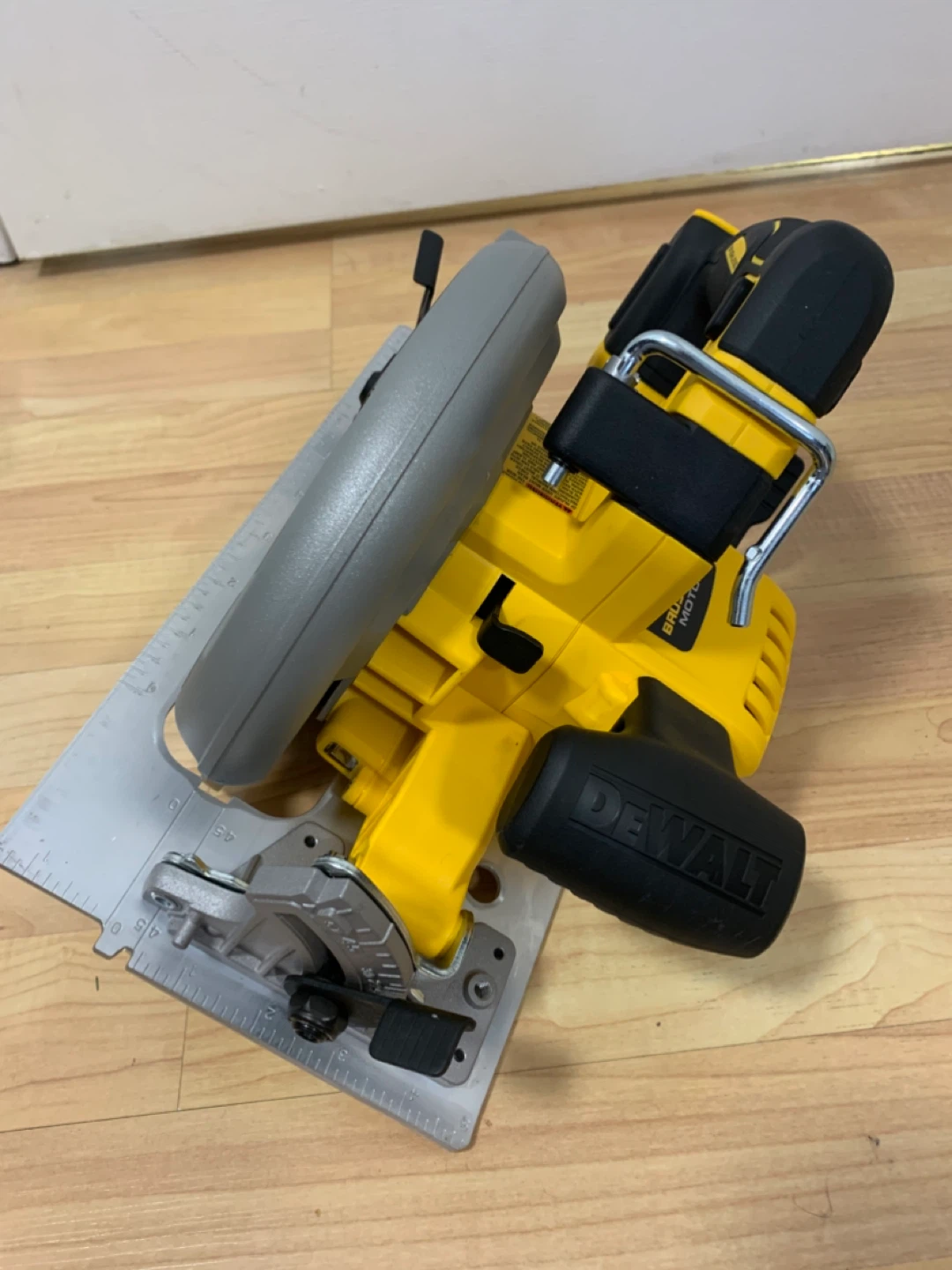 DeWalt DCS570 7-1/4" Cordless Circular Saw - photo 5