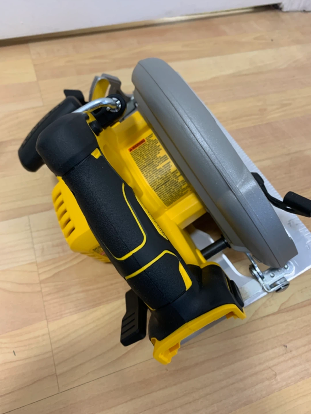 DeWalt DCS570 7-1/4" Cordless Circular Saw - photo 4