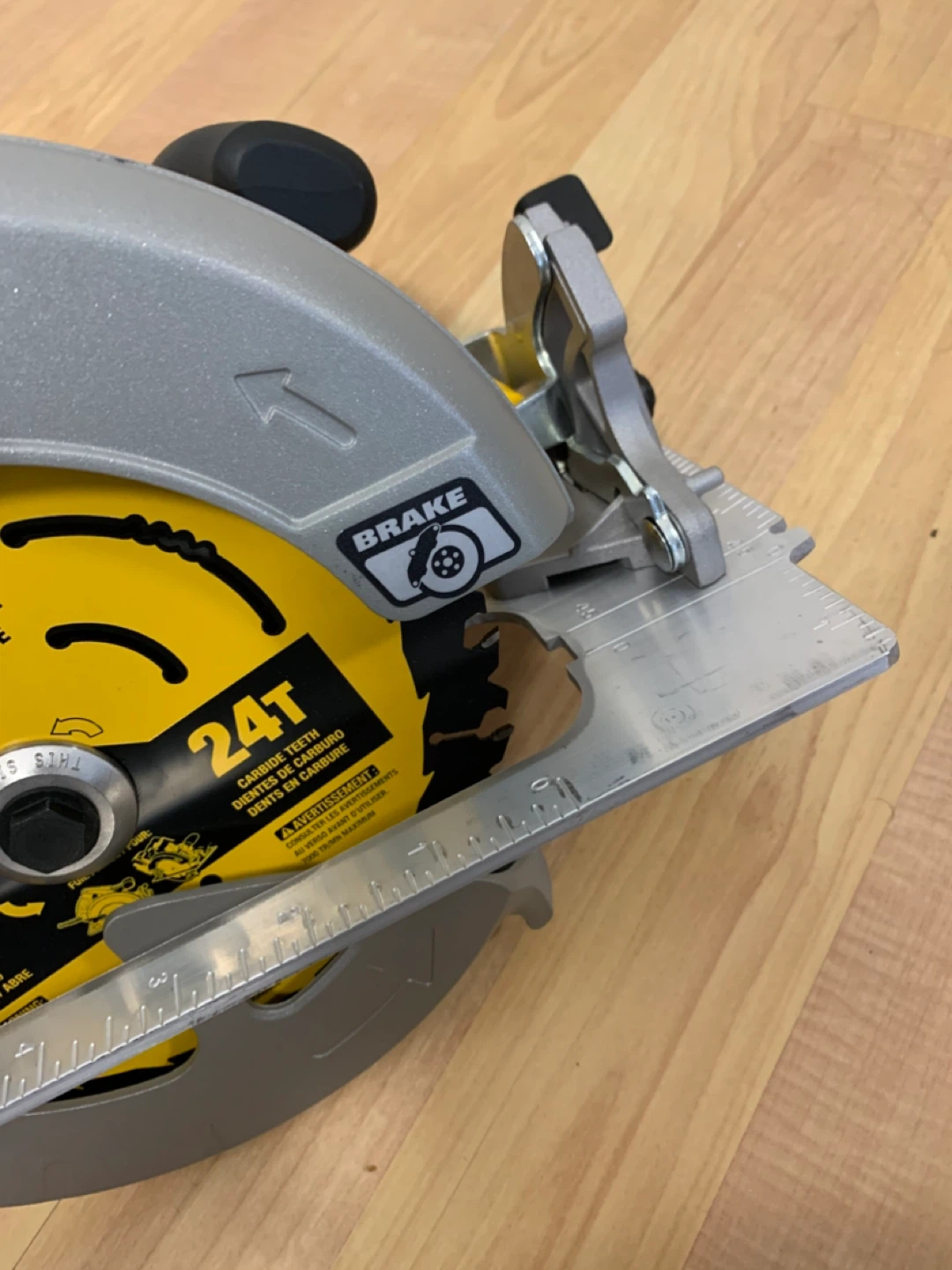 DeWalt DCS570 7-1/4" Cordless Circular Saw - photo 2