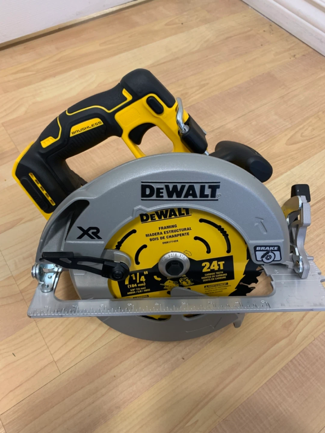 DeWalt DCS570 7-1/4" Cordless Circular Saw